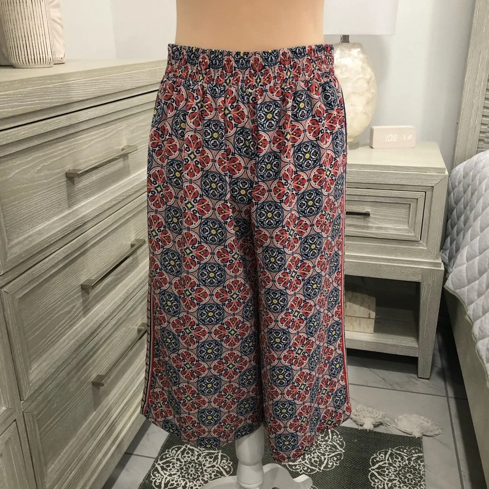 Max Studio Multicolor Patterned Capris - Picture 7 of 13